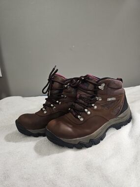 Magellan Outdoors Brown Lace-Up Women's Hiking Boots with Pink Trim